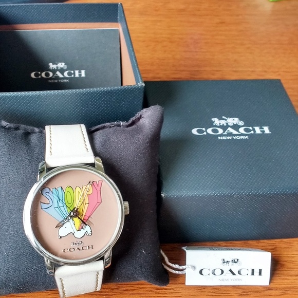snoopy coach watch